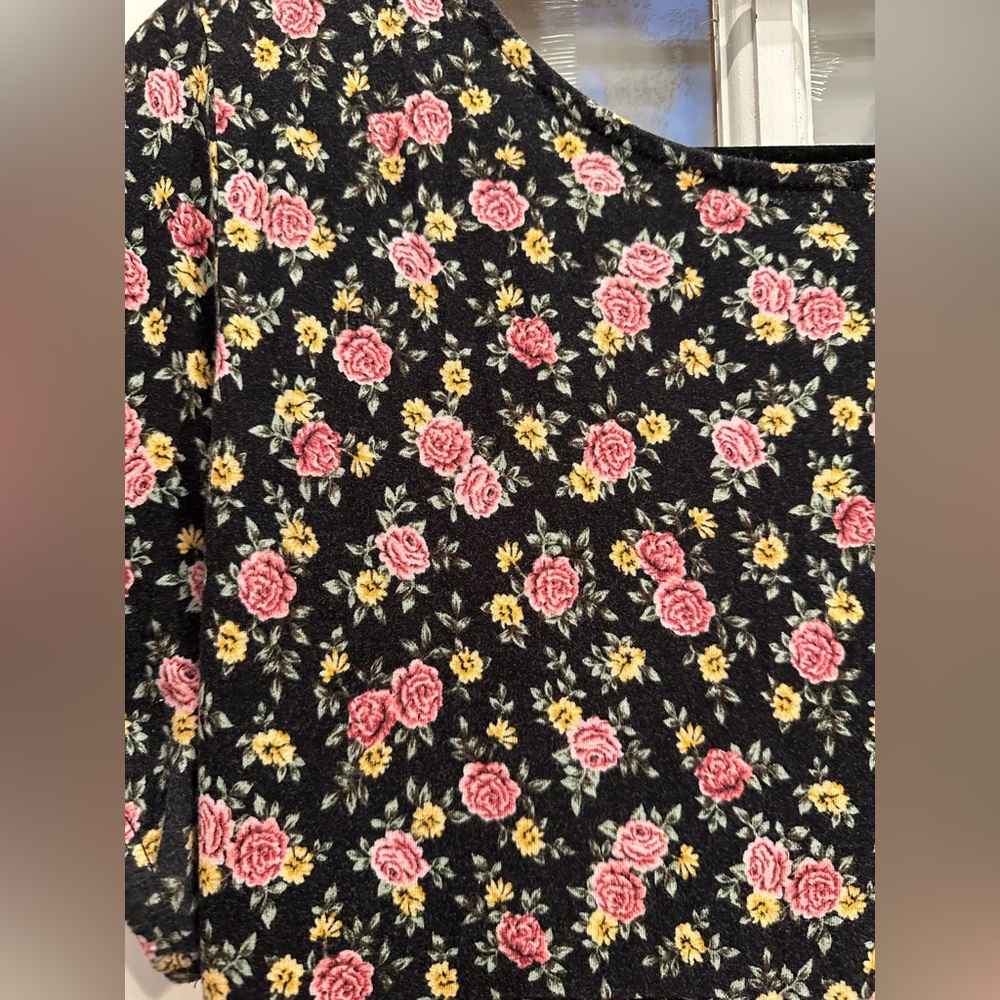 Torrid Super Soft Surplice Puff Sleeve Top Roses Floral Jersey Plus Size 2X - Picture 9 of 13